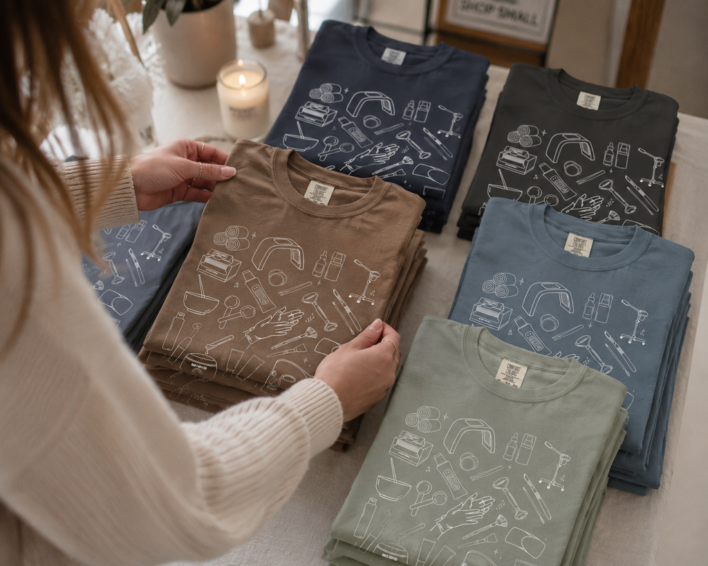 Esthetician Line Art – Tee